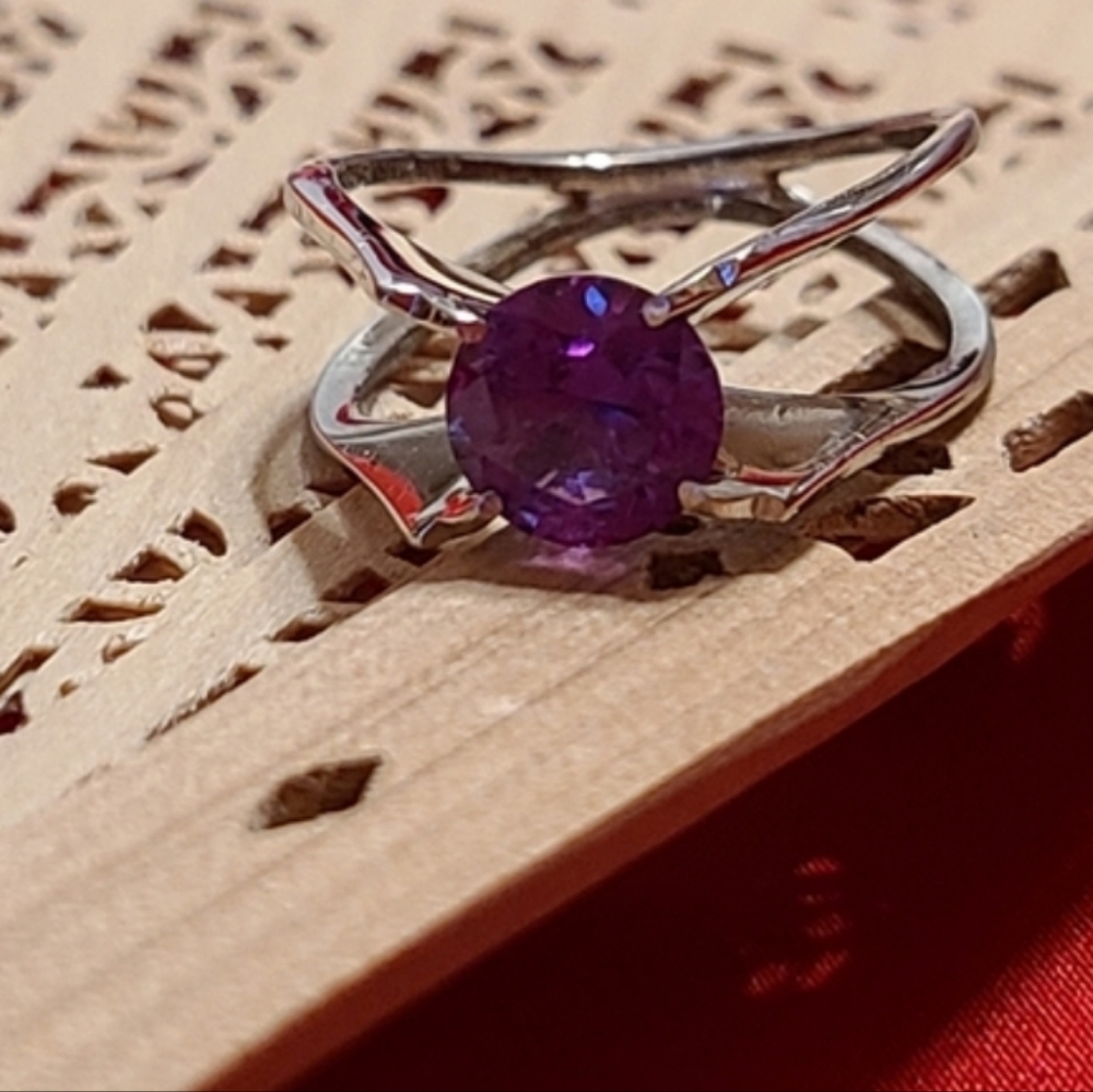 Vintage Ring size 8 purple/silver